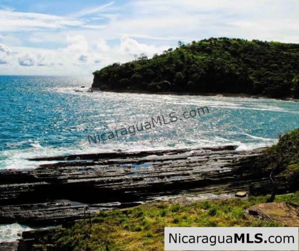 Beachfront property in Paradise Bay - Image 7