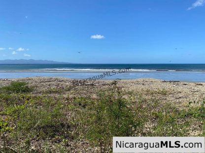 Wonderful beachfront lot in the picturesque El Ostional community.