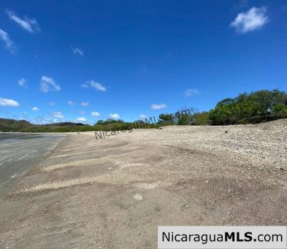 Wonderful beachfront lot in the picturesque El Ostional community.