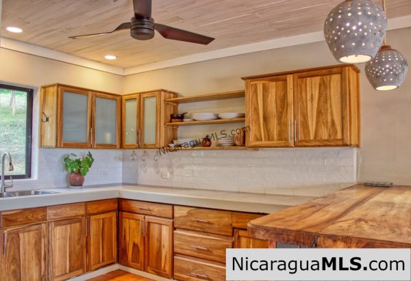 Stunning Ocean Views Beautiful Move in Ready 3+bedroom - Image 8