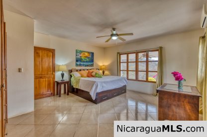 Ocean View Home Walking Distance to Playa Yankee