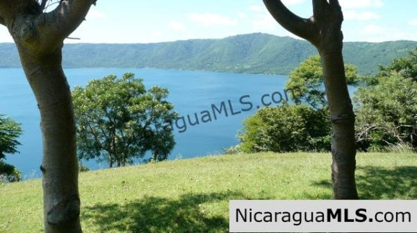 7 Acres of Lakefront at Laguna de Apoyo - Image 2