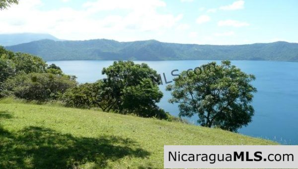 7 Acres of Lakefront at Laguna de Apoyo - Image 3
