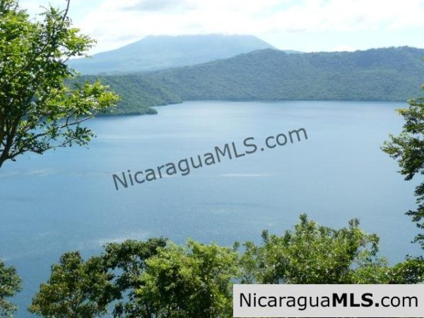 7 Acres of Lakefront at Laguna de Apoyo - Image 6