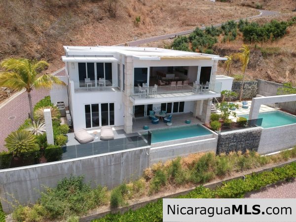 Two-story house with 5 bedrooms and ocean views in La Joya, San Juan del Sur-Nicaragua - Image 2