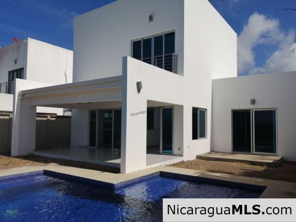 3 bedroom house in Vistas de Miramar neighborhood - Image 3