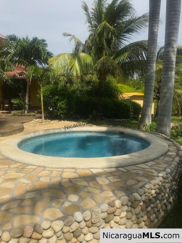 3 bedroom house with rental apartment within walking distance to the beach - Image 6