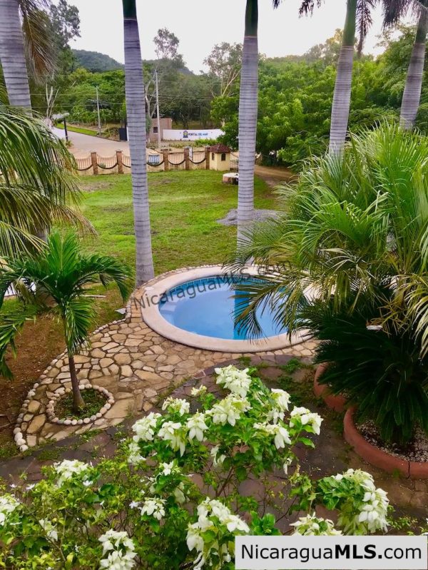 3 bedroom house with rental apartment within walking distance to the beach - Image 8