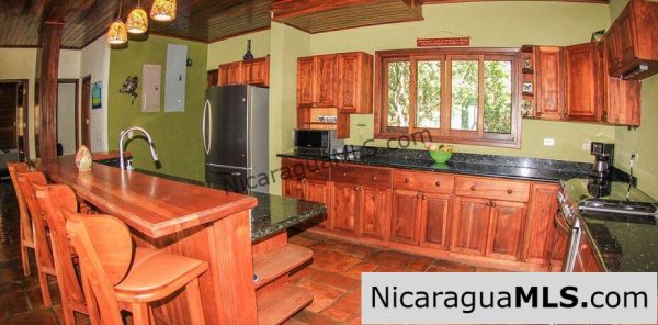 House with 4 bedrooms in Redonda Bay Tola. Awesome ocean view. - Image 3