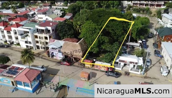 Beachfront Town Property - Image 11