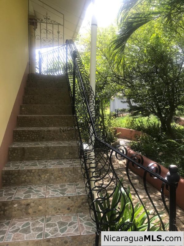 3 bedroom house with rental apartment within walking distance to the beach - Image 18