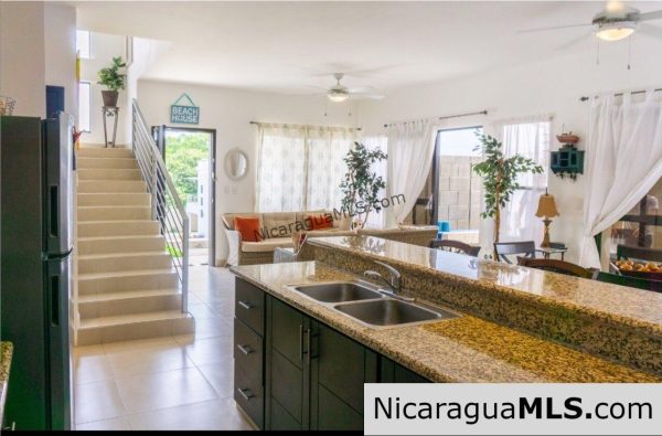 Townhouse in Colinas de Miramar - Image 13