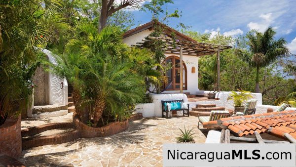 Villa Loma An Oceanview Estate in San Juan Del Sur - Image 2