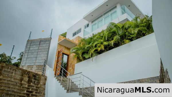 “Varaderos House” in Colinas de Miramar. - Image 9