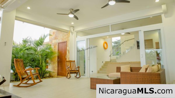 “Varaderos House” in Colinas de Miramar. - Image 12