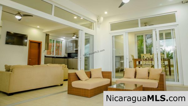 “Varaderos House” in Colinas de Miramar. - Image 13