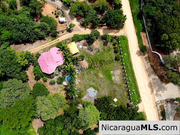 3 bedroom house with rental apartment within walking distance to the beach - Image 4