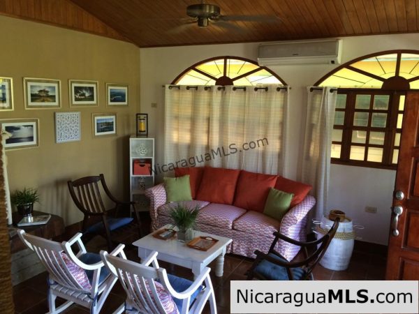 Large Apartment in Town Across the Beach - Image 7