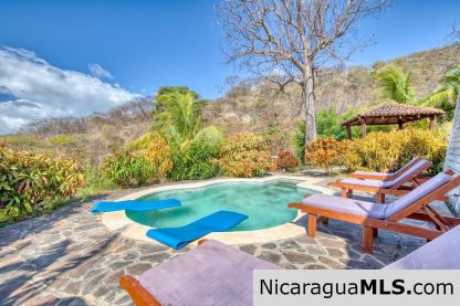 Ocean View Home Walking Distance to Playa Yankee
