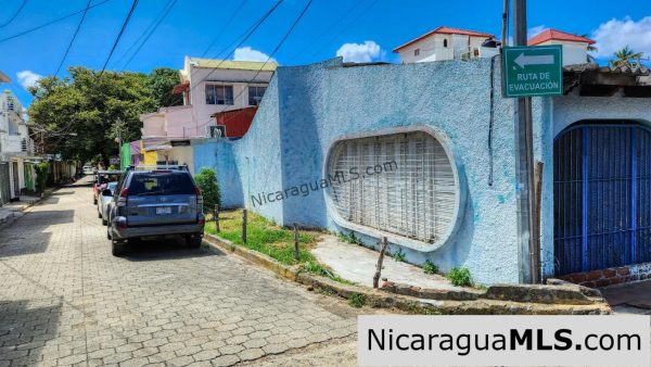 Beachfront Corner In Town Exceptionally Large Commercial Property - Image 5