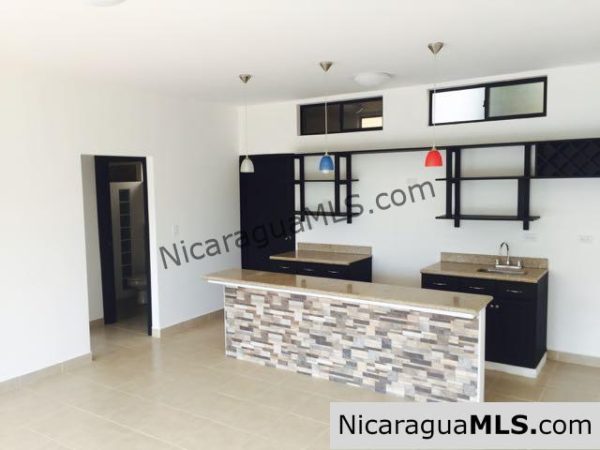 2 Bedroom House with Shared Pool - Image 7