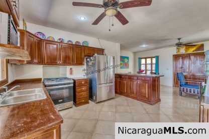 Ocean View Home Walking Distance to Playa Yankee