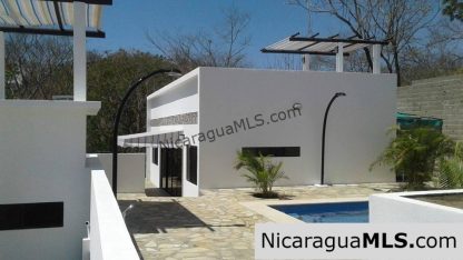 2 Bedroom House with Shared Pool