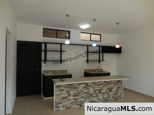 2 Bedroom House with Shared Pool - Image 15