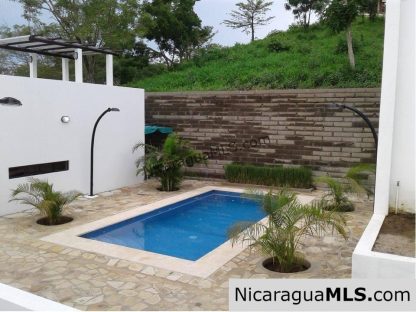 2 Bedroom House with Shared Pool