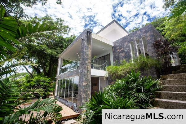 4 Bedrooms house, Mona Gaia in Mombacho, Granada.