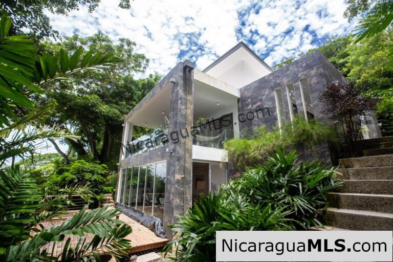 Stunning Price Update: 4-Bedroom Paradise at Casa Mona Gaia in Mombacho, Granada!
