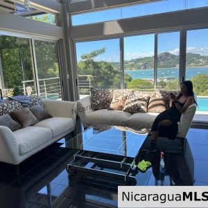 Elegant living with whitewater bay views!