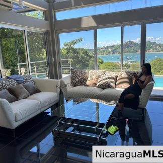Elegant living with whitewater bay views!