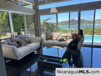 Elegant living with whitewater bay views!