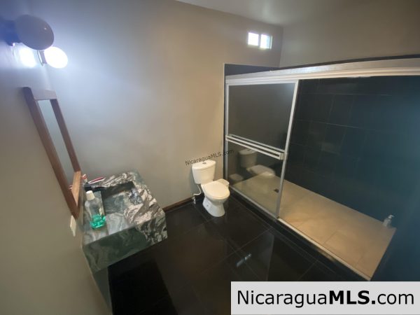 Elegant living with whitewater bay views! - Image 9