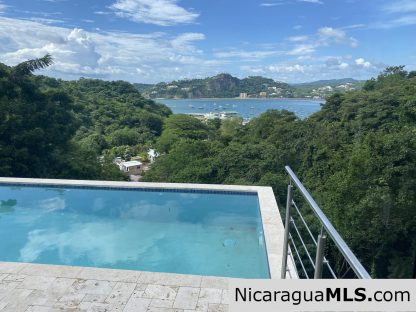 Elegant living with whitewater bay views!