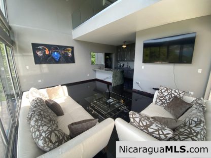 Elegant living with whitewater bay views!