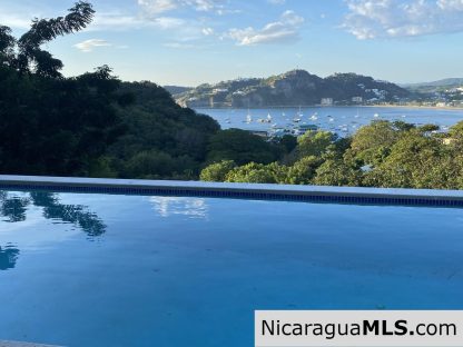 Elegant living with whitewater bay views!