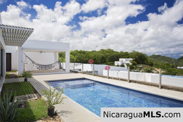Stunning Oceanview Modern Home - Image 12
