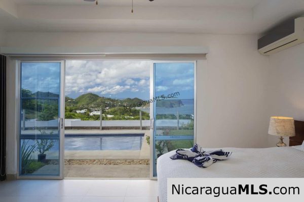 Stunning Oceanview Modern Home - Image 11