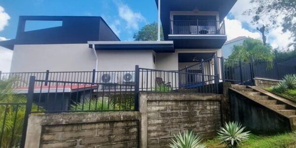 Escape to Your Own Private Retreat - Black Pearl Studio - Image 2