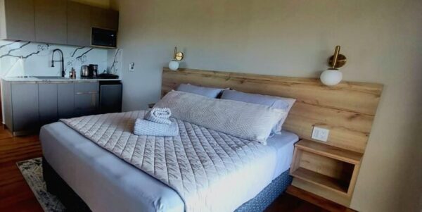 Escape to Your Own Private Retreat - Black Pearl Studio - Image 3