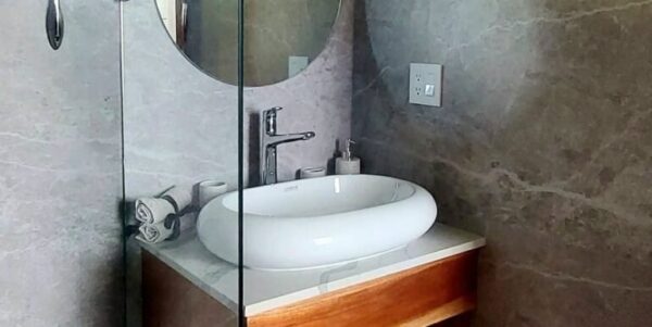 Escape to Your Own Private Retreat - Black Pearl Studio - Image 5