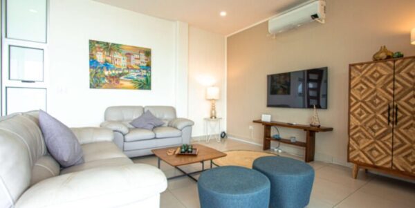 Casa Cielo y Mar, a beautifully renovated home - Image 5