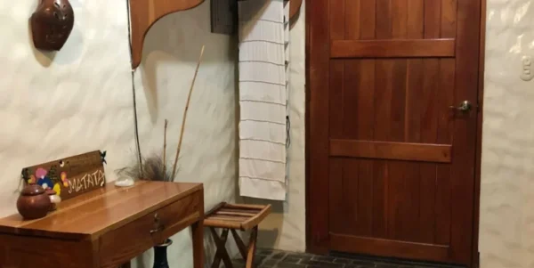 Charming Cabin, Well Loved, Well Priced. 6 minutes from Town - Image 10