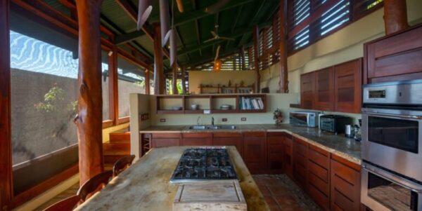 A Luxurious Ocean View Villa in Balcones de Majagual - Image 11