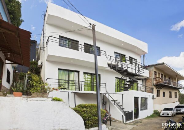 Casa Portobello a Beachfront Home – Renovation Opportunity! - Image 12