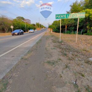 2.12 Manzanas Property with River