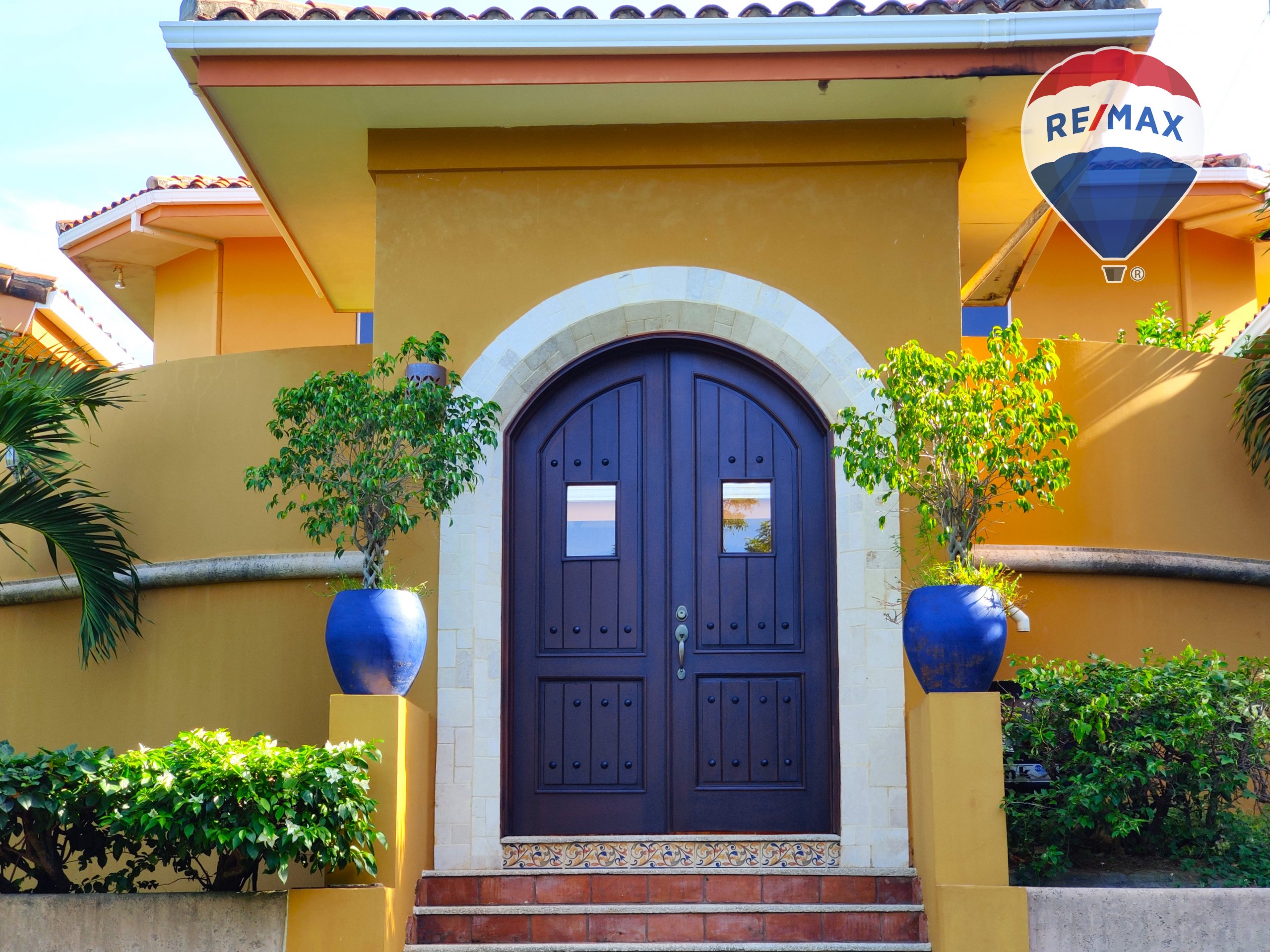 Stunning Beachfront Home - Image 8