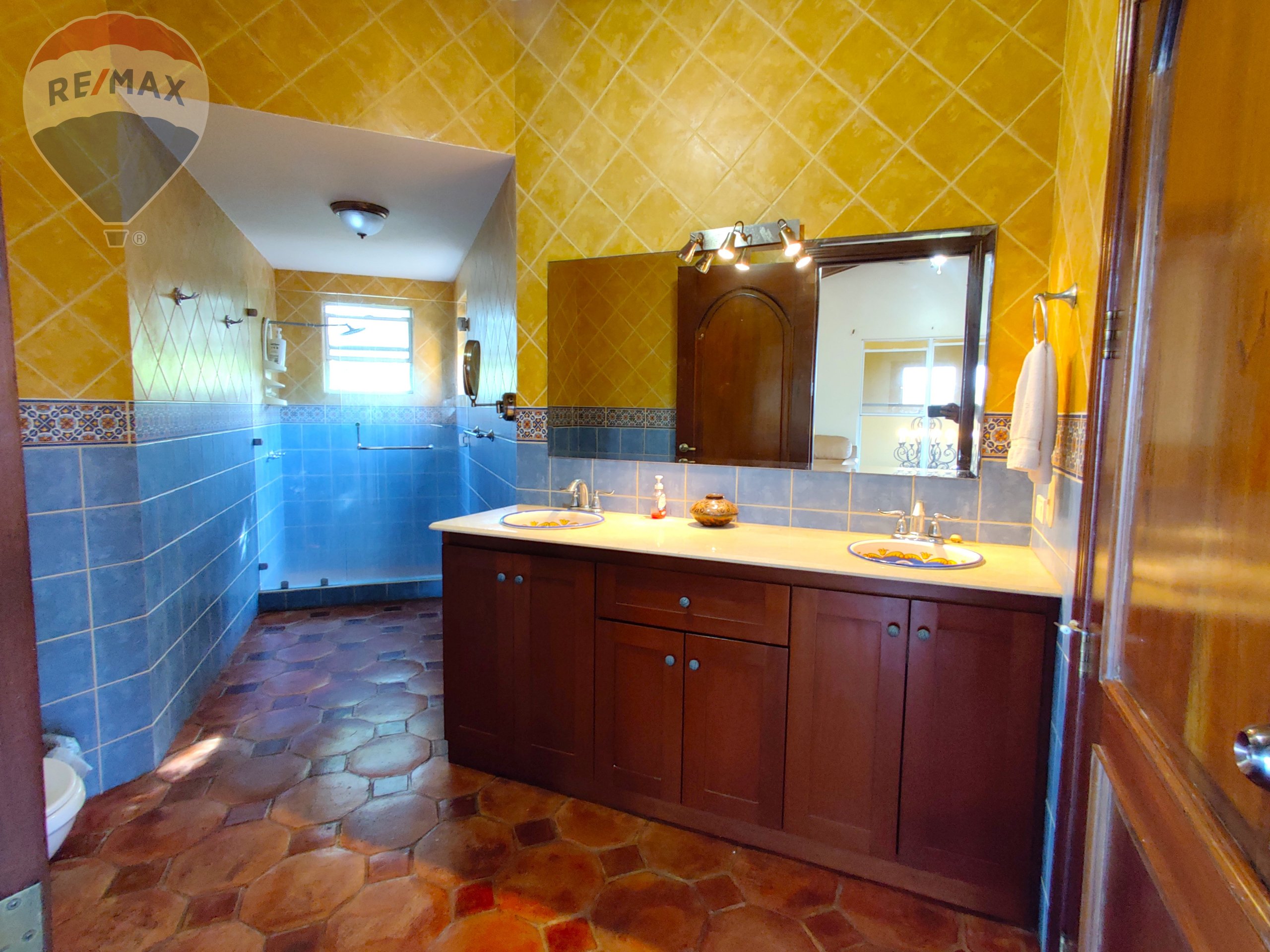 Stunning Beachfront Home - Image 22